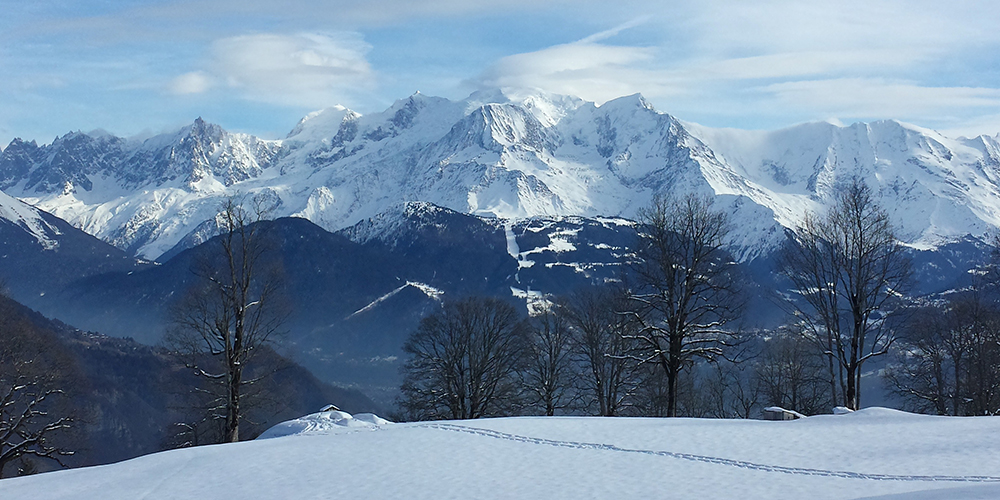 Vue sur le Massif du Mont-Blanc depuis le refuge de Mayères, au dessus de Sallanches © GKlein