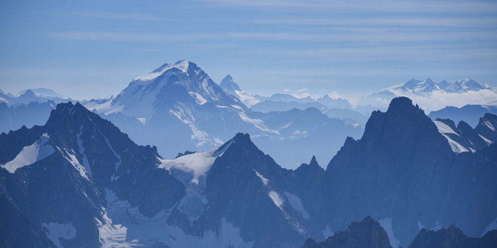 The Mont-Blanc massif from the Aiguille du Midi © Justine Sulia