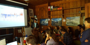 Ludovic Ravanel présente ses travaux en géomorphologie dans le massif au Science Sandwich de mai à l'Observatoire du Mont-Blanc © IAlvarez